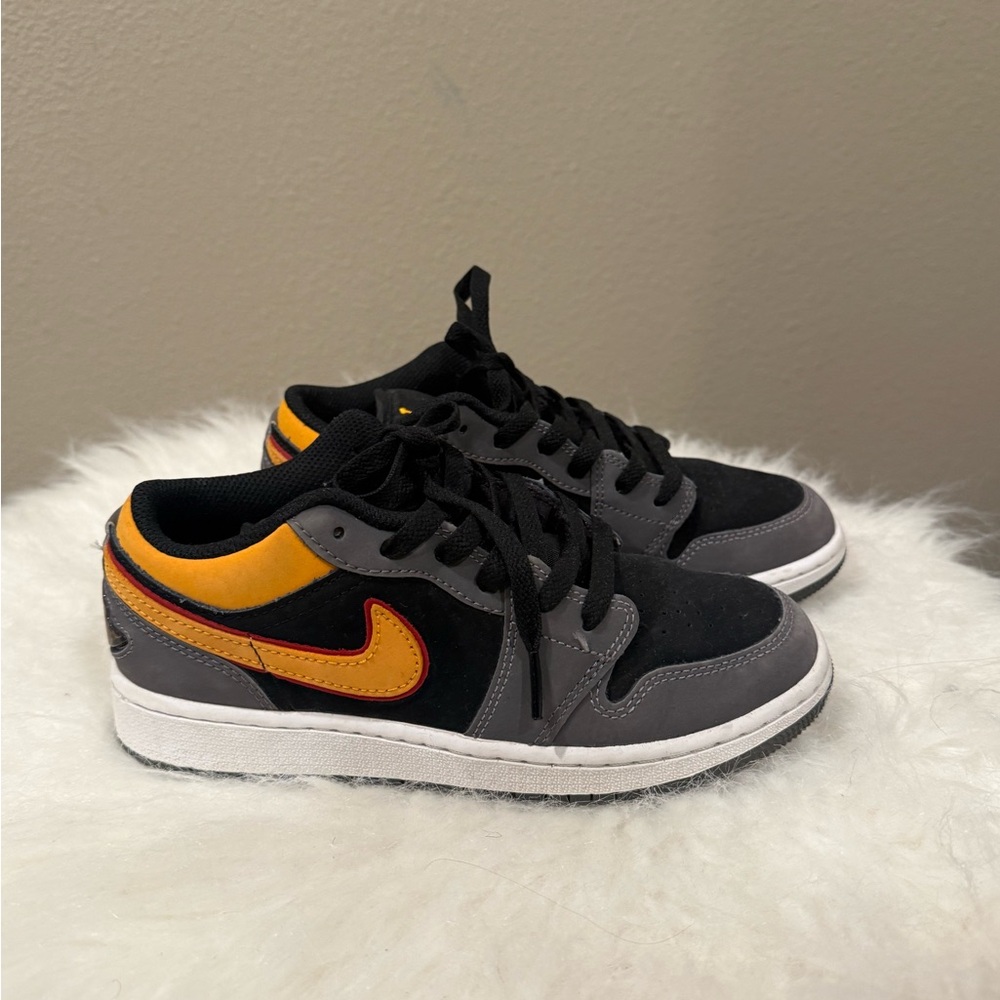 Colorful Sneaker Collection - Picture 13 of 16